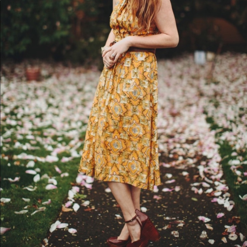 Incredible Anthropologie gold dress size 8 EUC